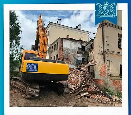 Снос многоквартирного дома - фото